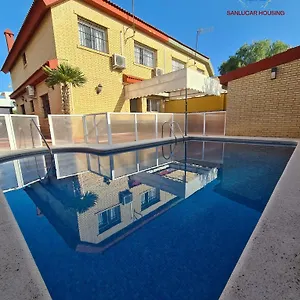 https://casa-hermosilla-cntrica-con-piscina-jardn-a-20-metros.es-andalucia.com